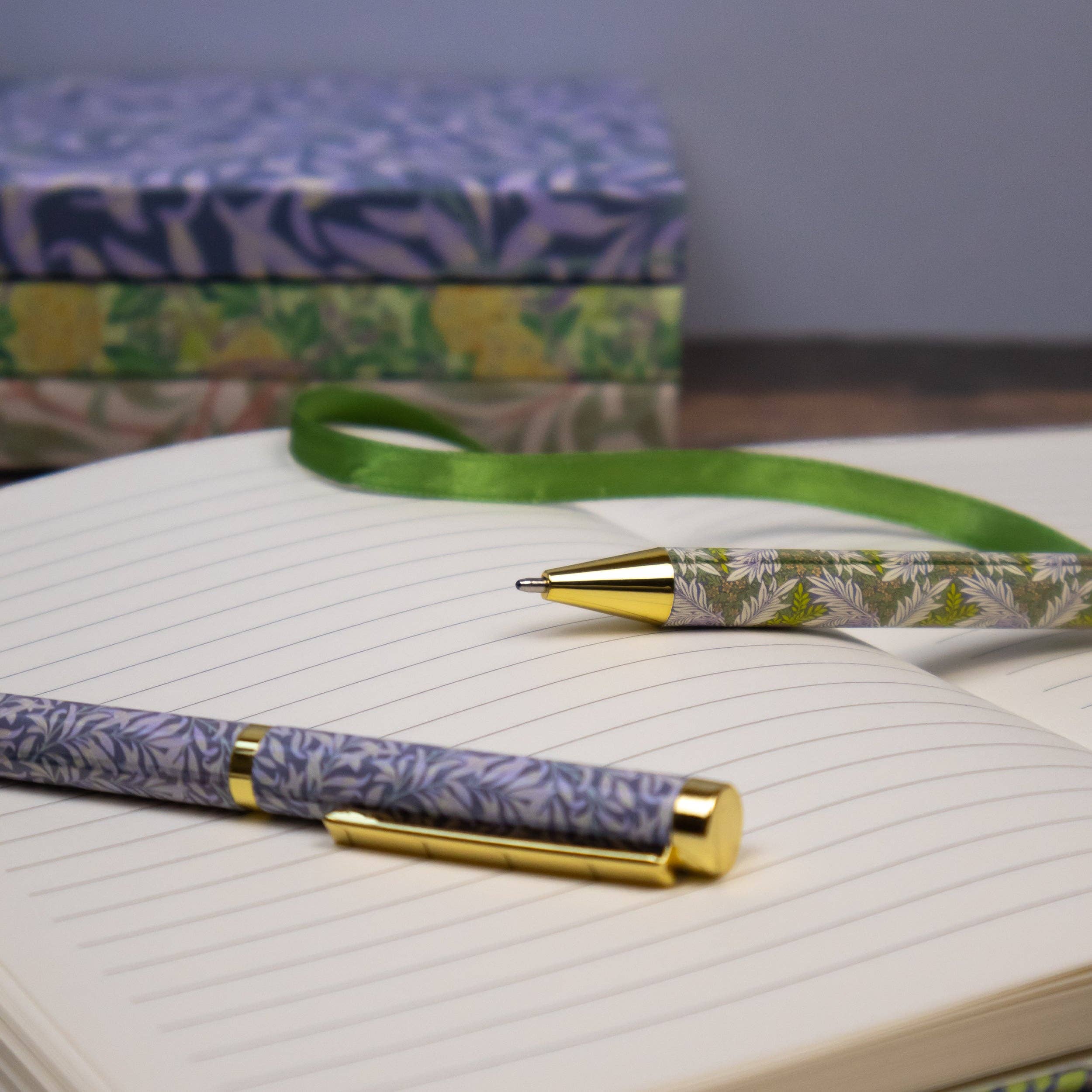 Stylos à bille Orange Grove William Morris dans une boîte cadeau – Ensemble de 3 stylos