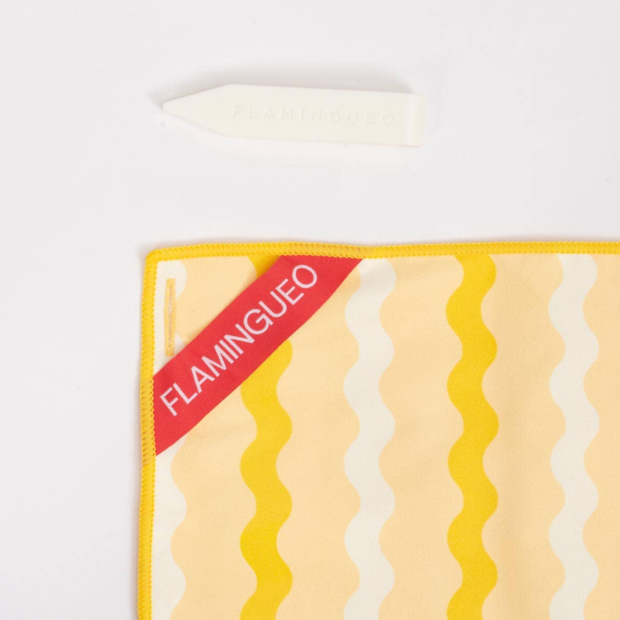 Serviette de plage jaune en microfibre