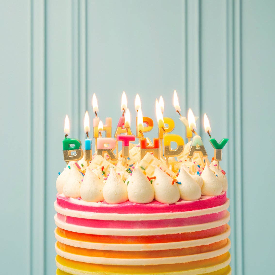 Bougies lettres arc-en-ciel « Joyeux anniversaire »