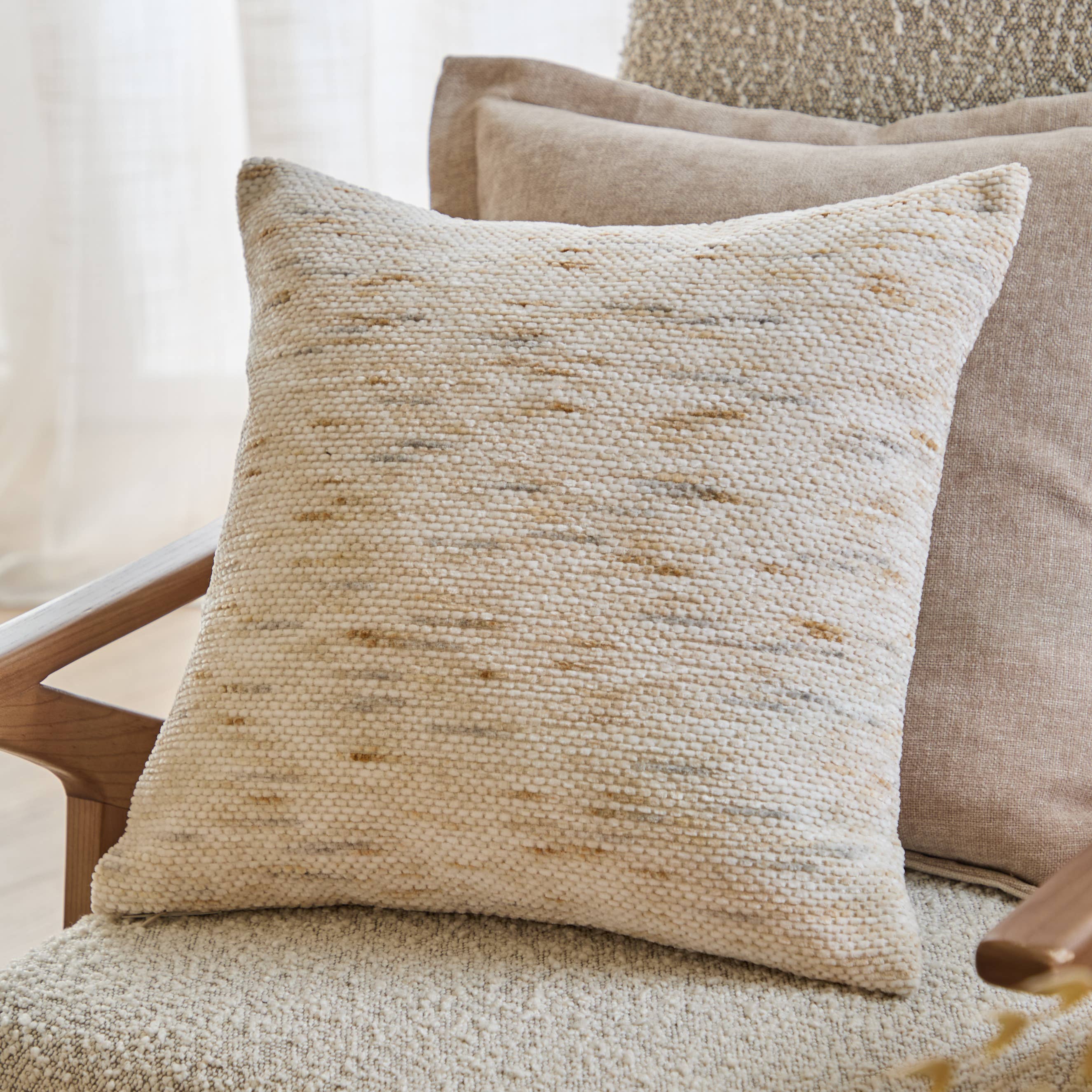 Coussin Chenille Malvern Naturel: Naturel / Garni en polyester / 45 x 45 cm