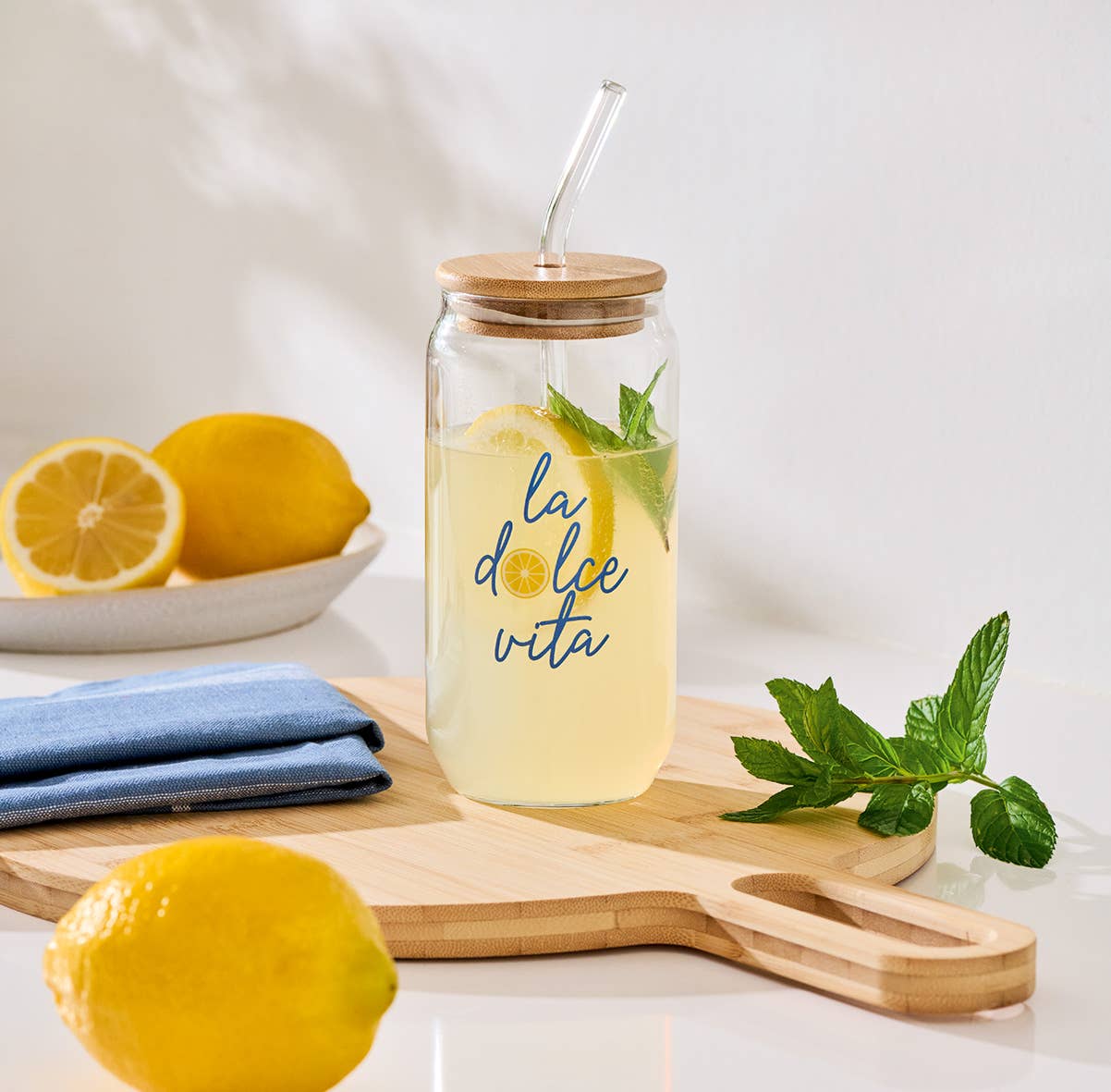 Verre à boire "la dolce vita" avec couvercle en bambou et paille en verre