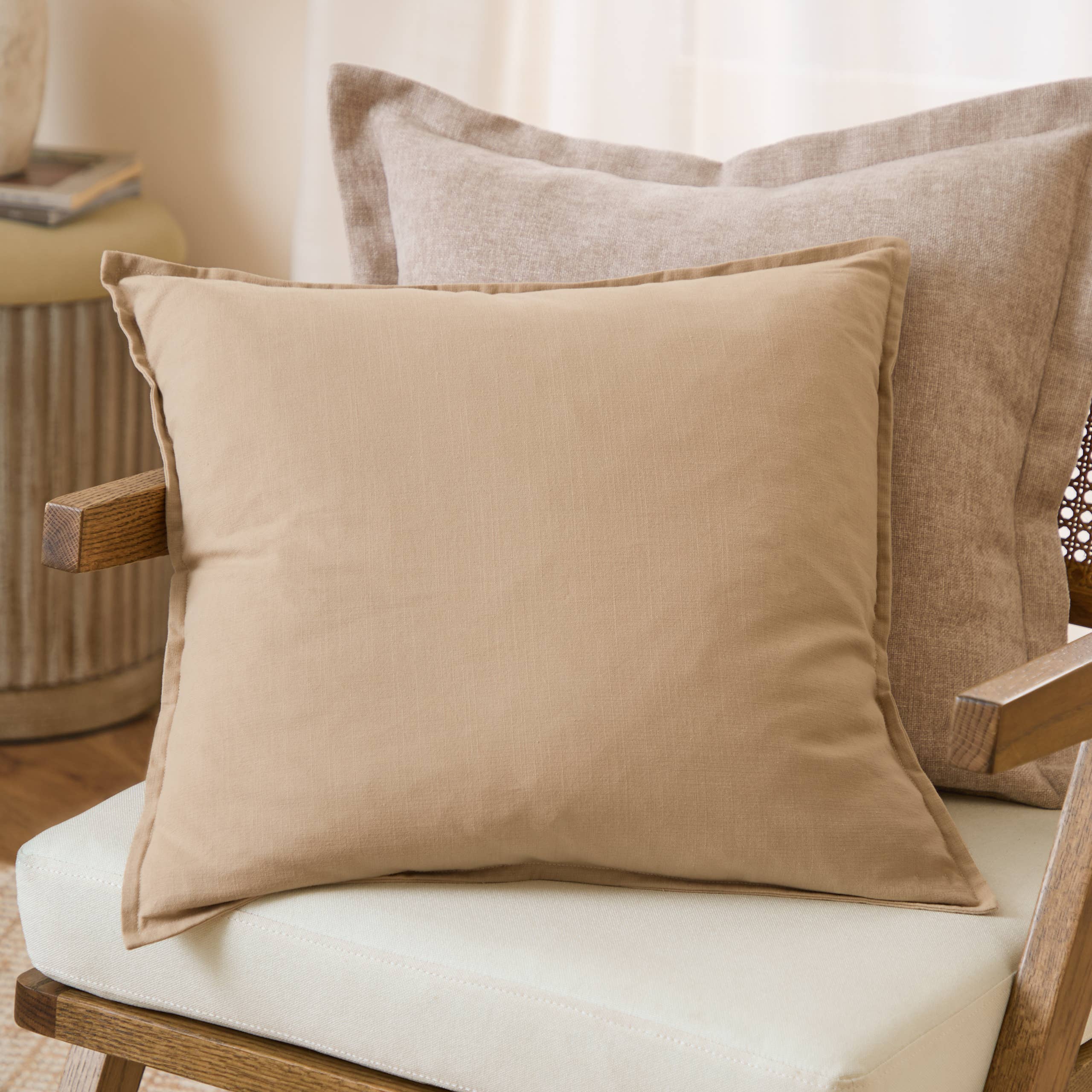 Coussin en coton flammé naturel: Natural / Polyester Filled / 50 x 50cm