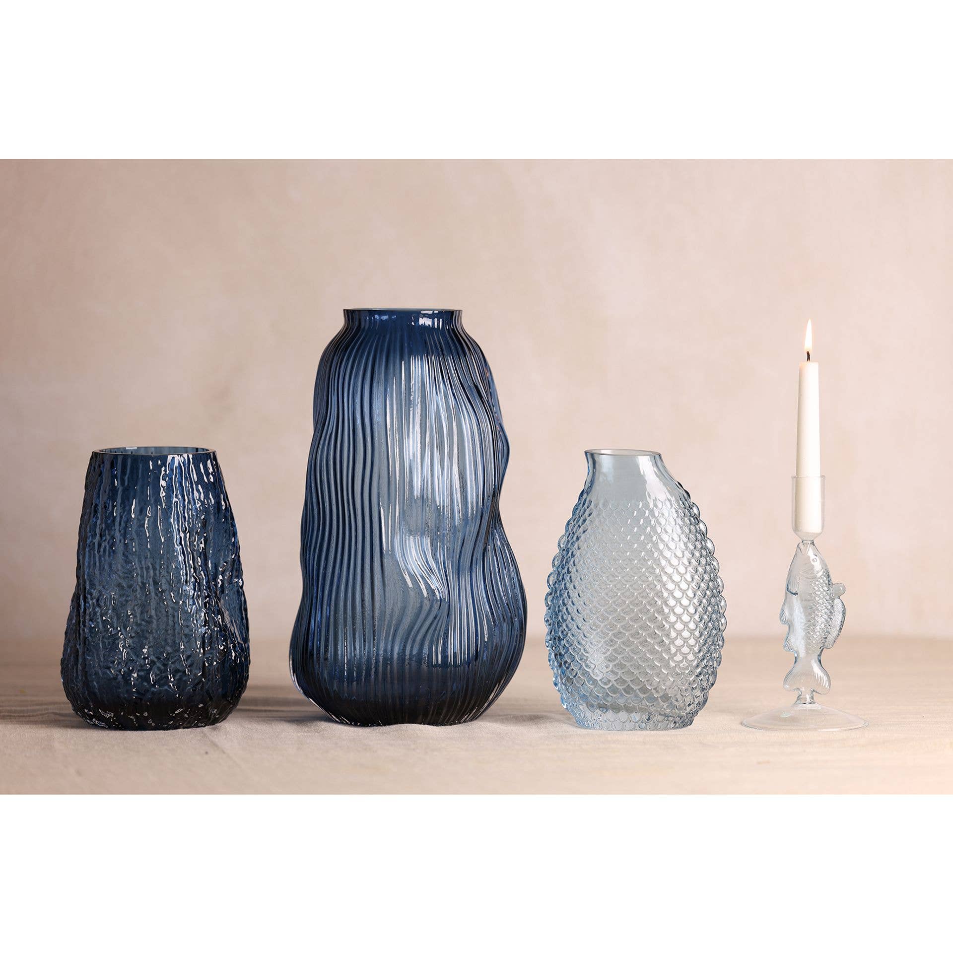 Vase en verre texturé à crêtes bleu Hestia