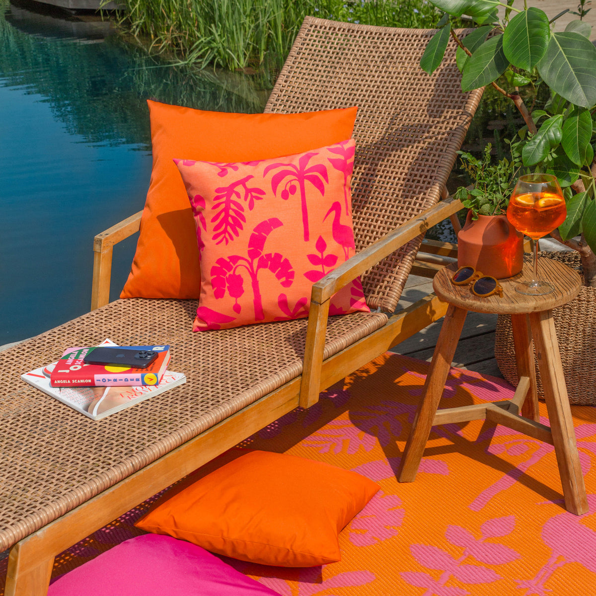 Coussin d'extérieur – Marula Case / – Coral / Pink – 43 × 43cm