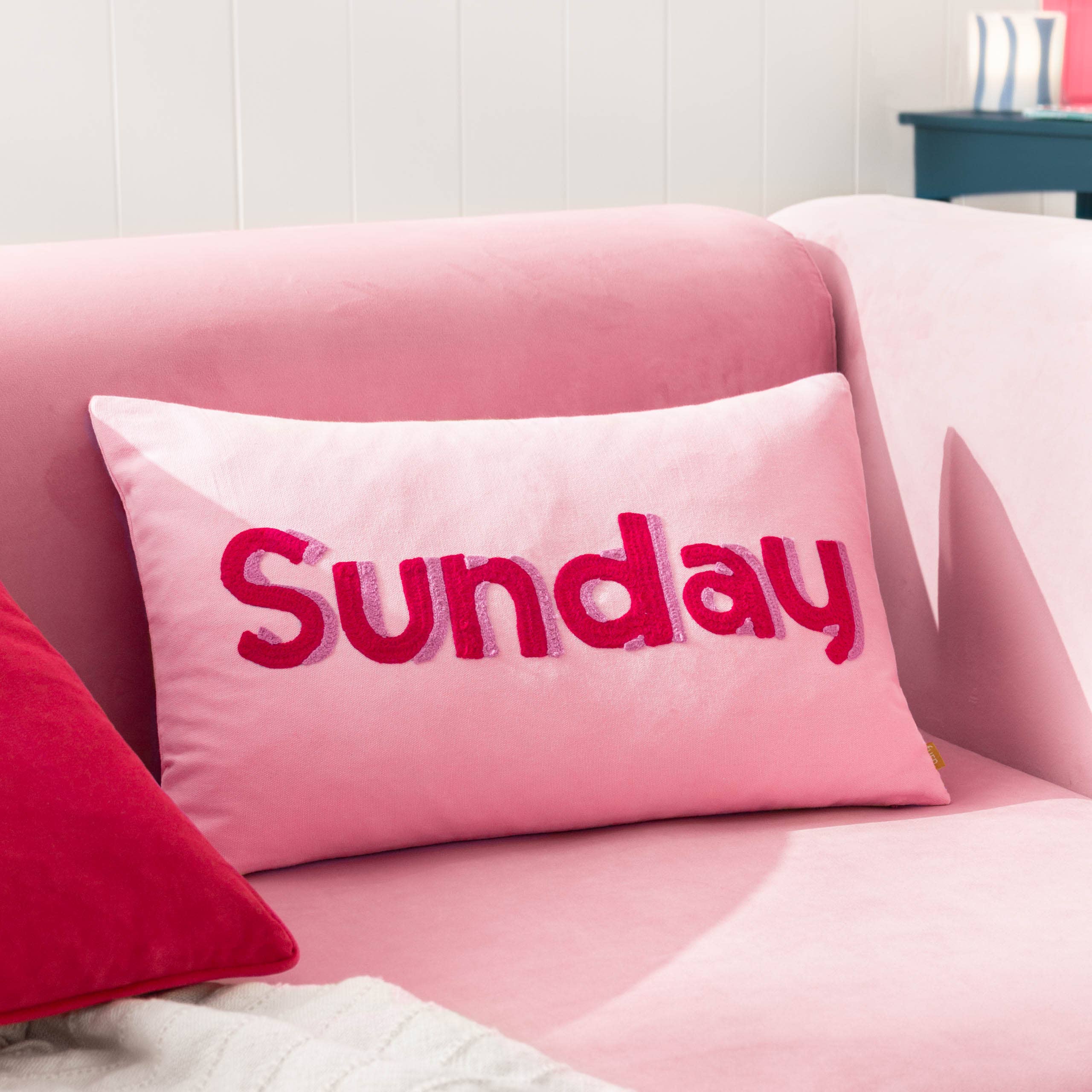 Coussin brodé Sunday rose: Rose / Garni en polyester / 30 x 50 cm