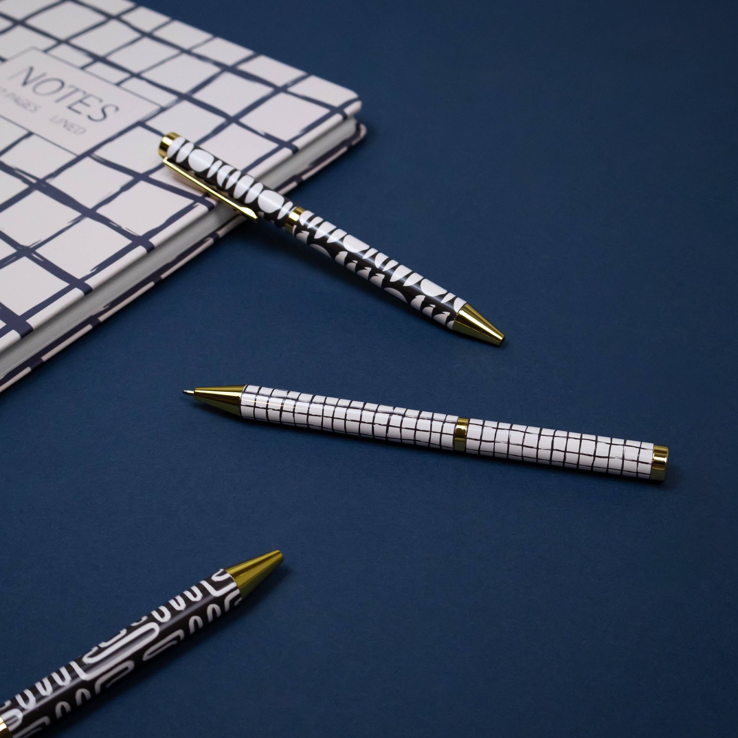 Stylos à bille Elysian Monochrome à design mixte dans une boîte cadeau — Ensemble de 3 stylos