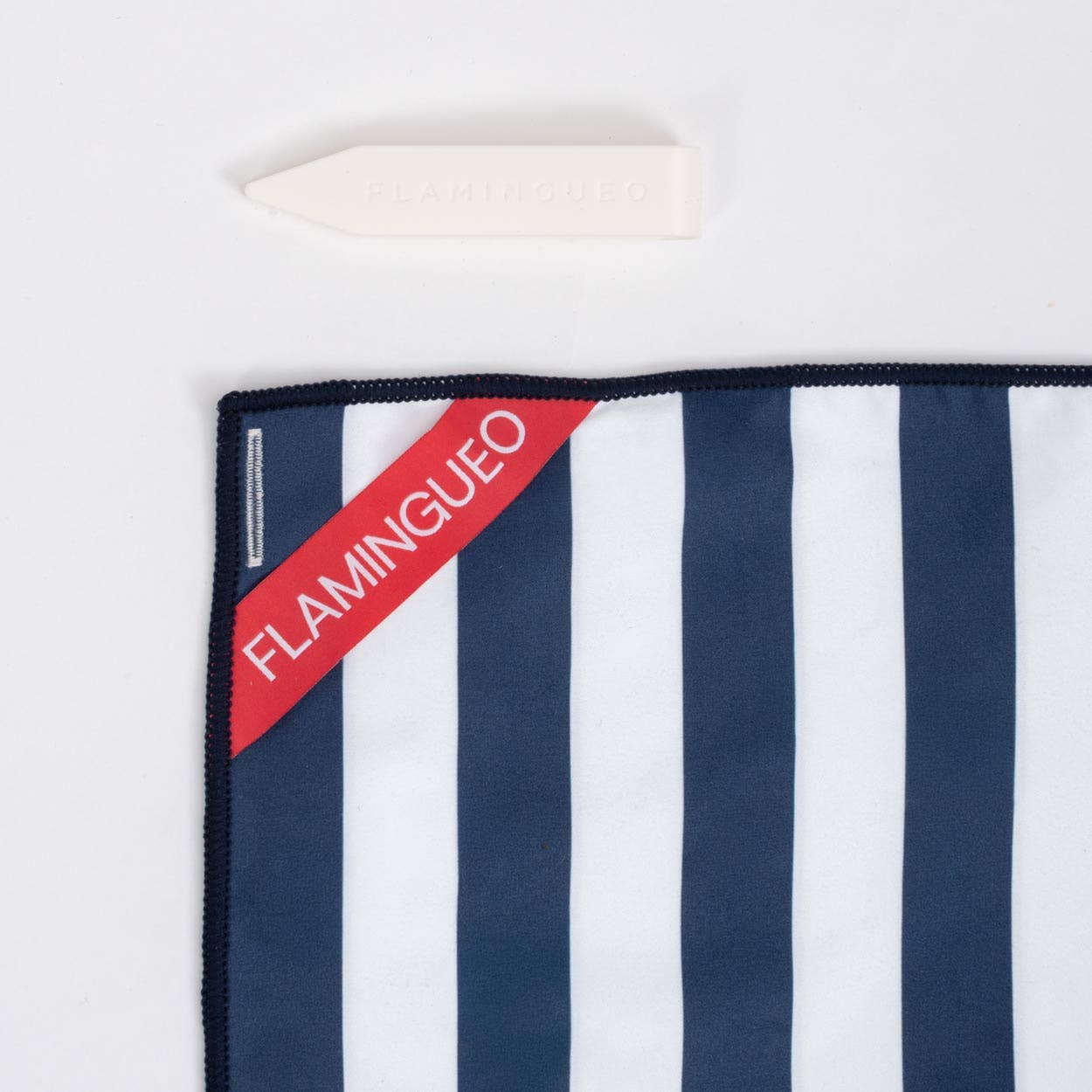 Serviette de plage bleue en microfibre
