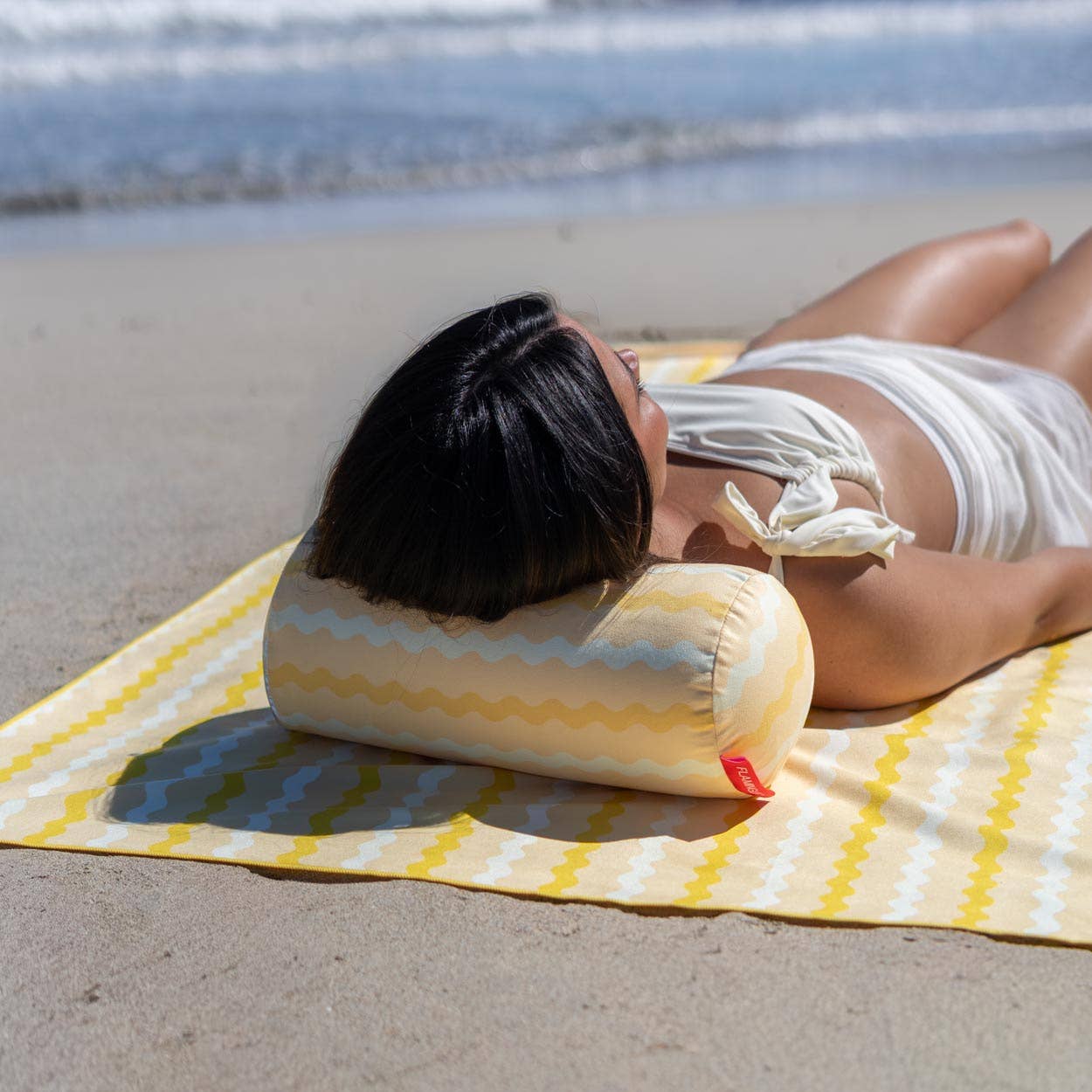 Coussin gonflable de plage jaune en microfibre