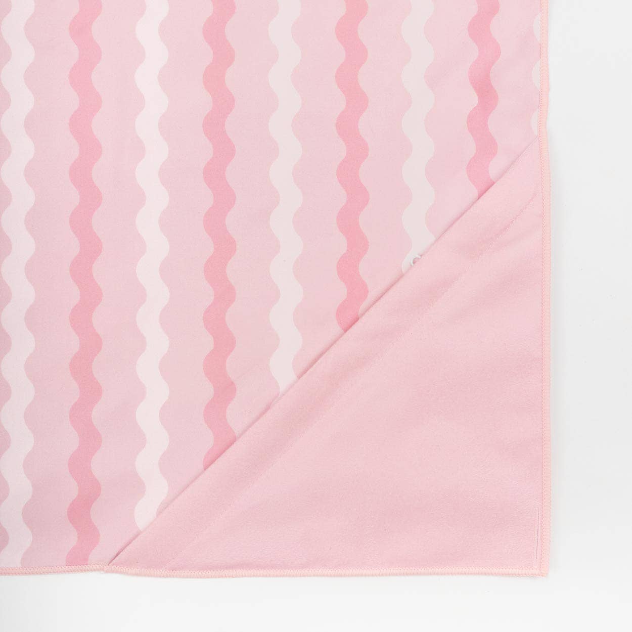 Serviette de plage rose en microfibre