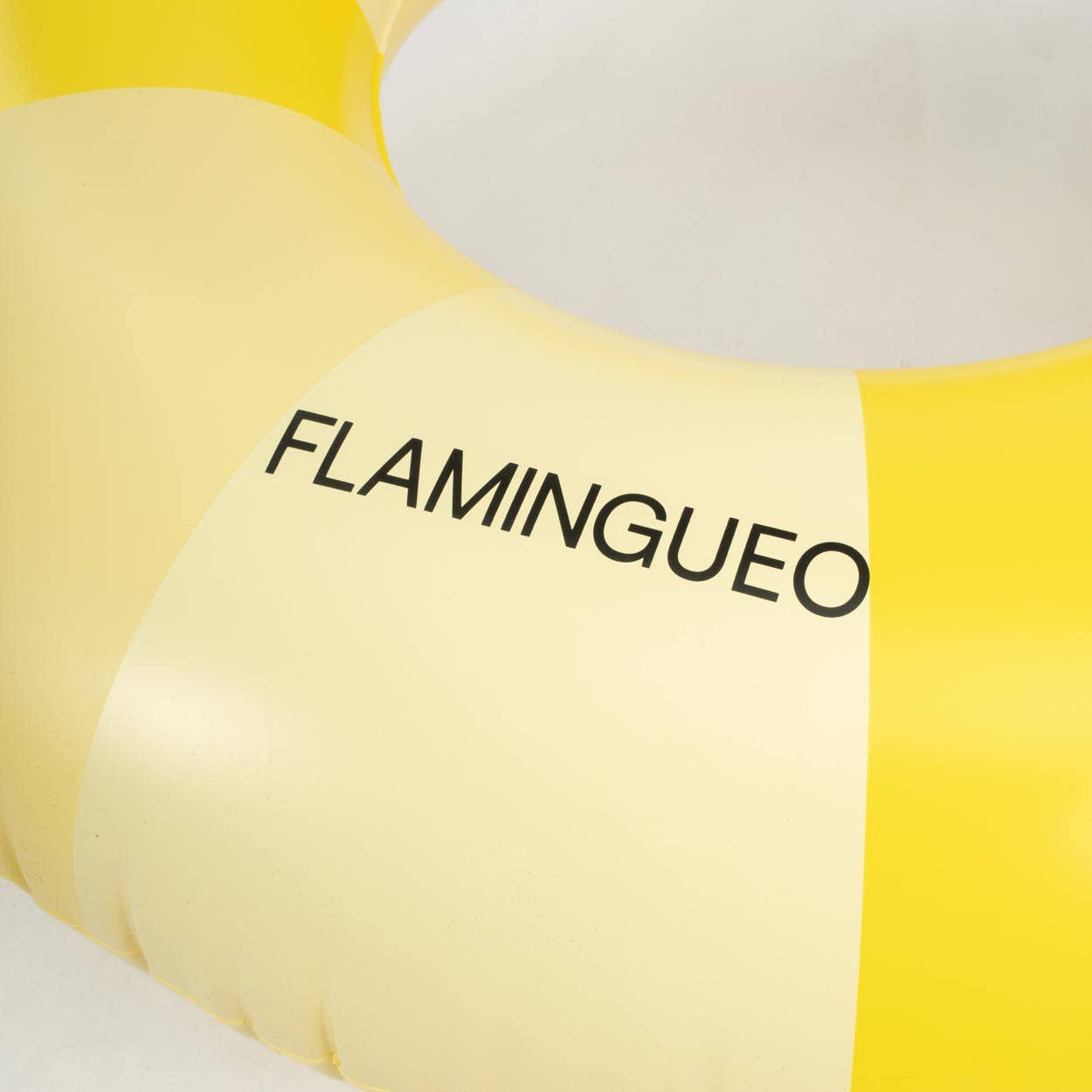 Bouée donut jaune pour piscine