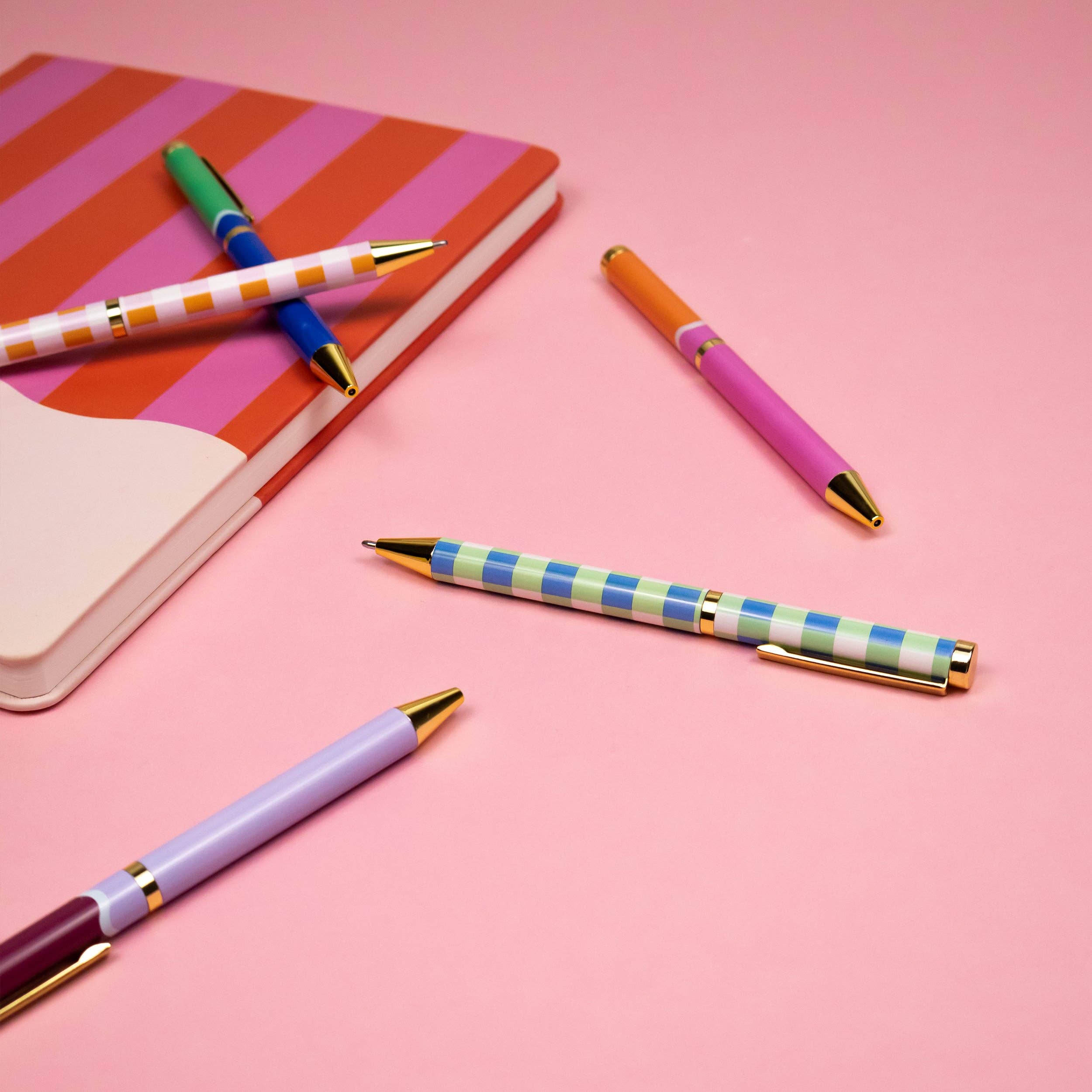 Ensemble de 5 stylos à bille designs variés Saje en boîte cadeau