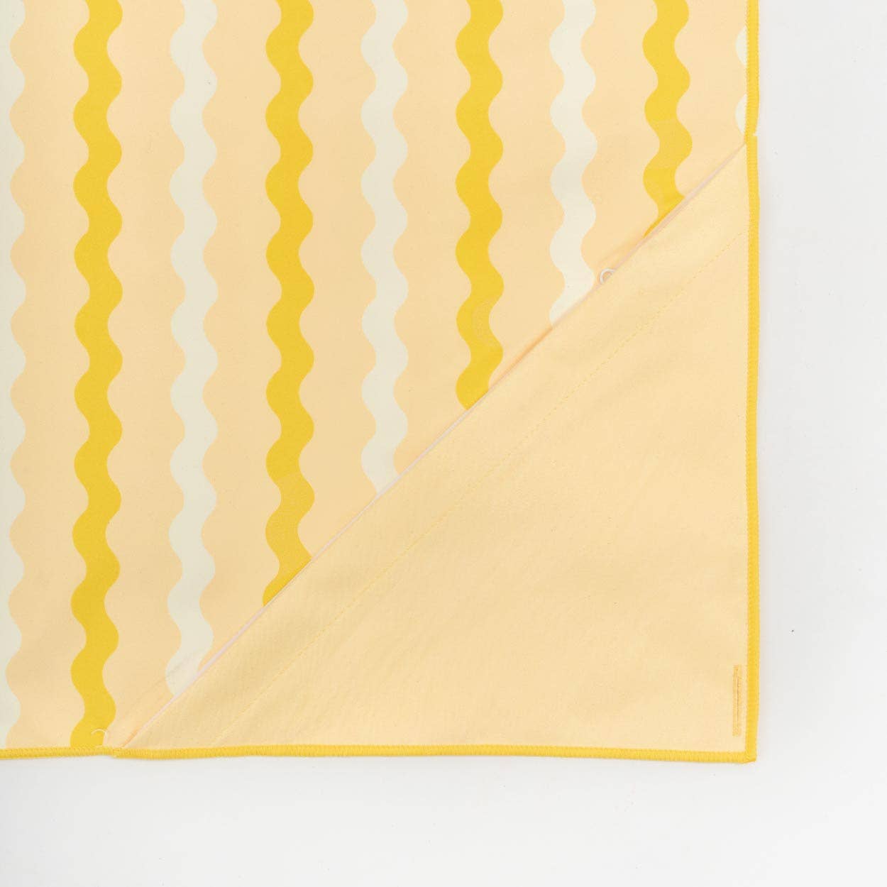 Serviette de plage jaune en microfibre