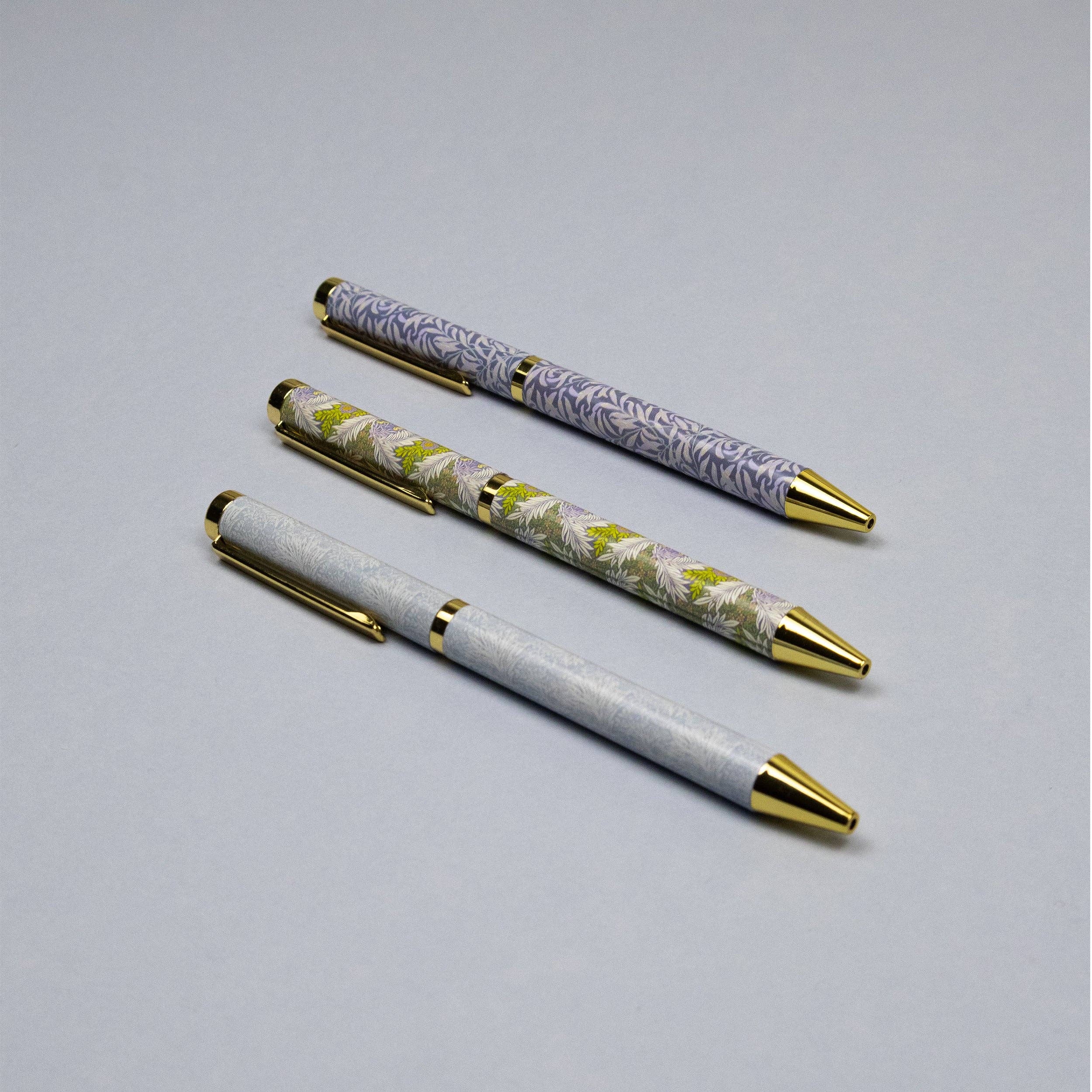 Stylos à bille Orange Grove William Morris dans une boîte cadeau – Ensemble de 3 stylos
