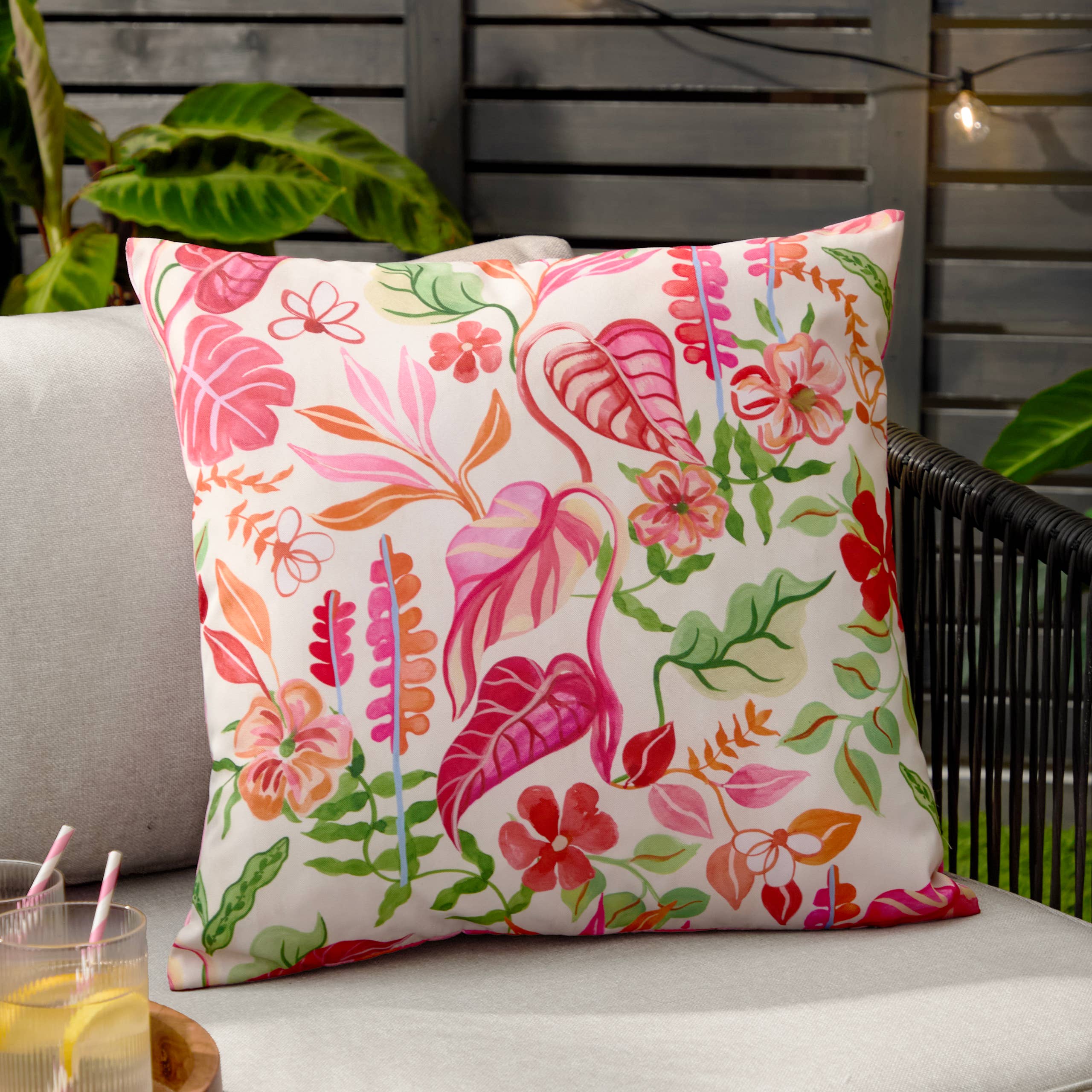 Coussin d'extérieur Tropical Bloom Naturel: Naturel / Garni en polyester / 45 x 45 cm
