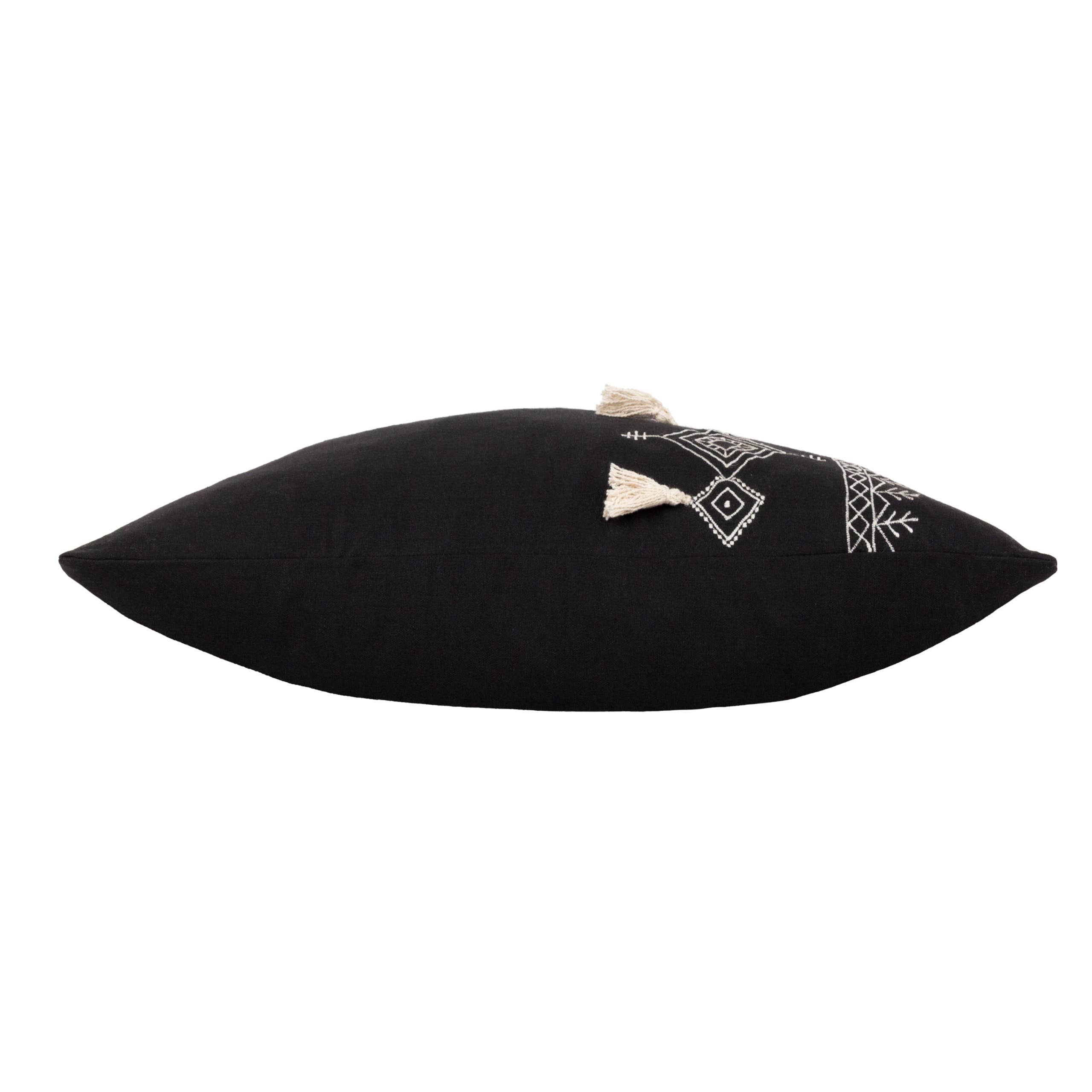 Coussin à pompons Pritta noir: Noir / Garni en polyester / 40 x 60 cm