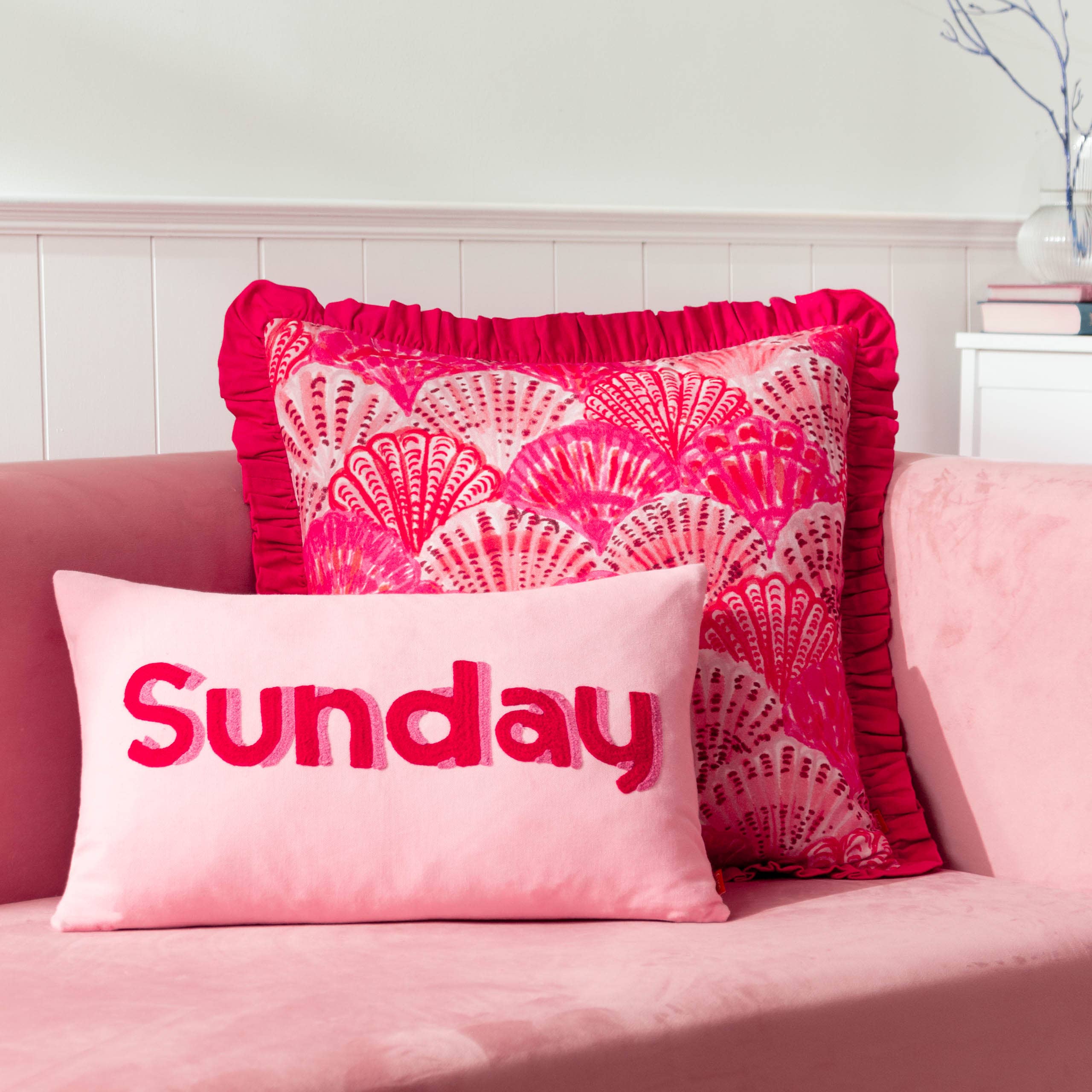Coussin brodé Sunday rose: Rose / Garni en polyester / 30 x 50 cm