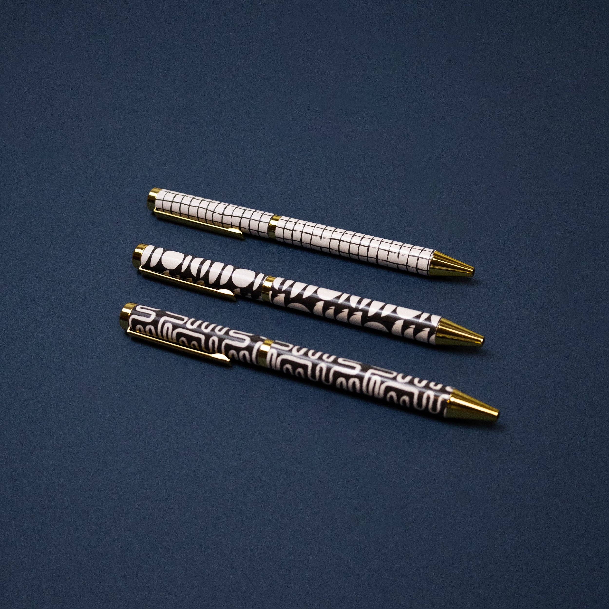 Stylos à bille Elysian Monochrome à design mixte dans une boîte cadeau — Ensemble de 3 stylos