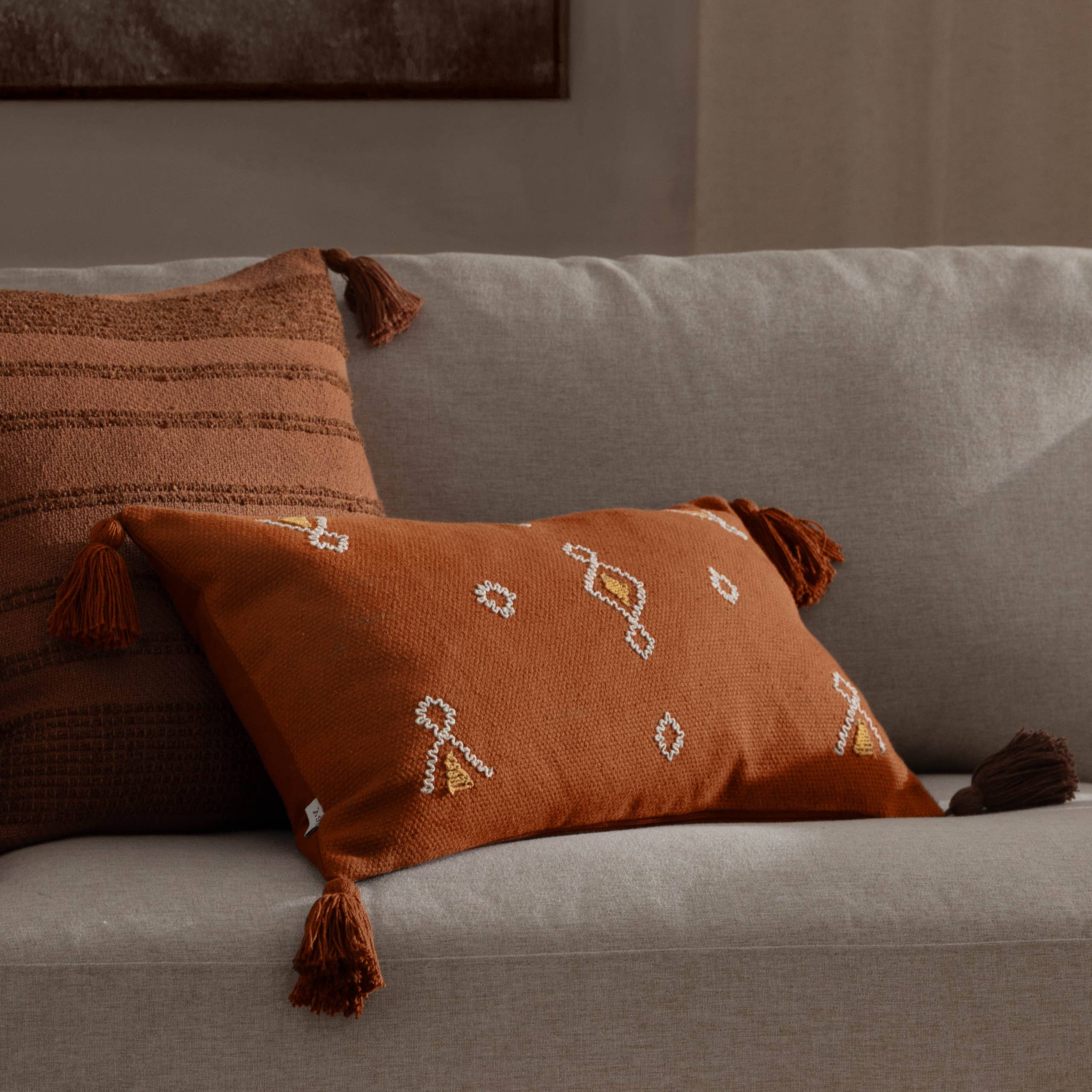 Coussin en coton brodé Meare Gingembre: Gingembre / Garni en polyester / 30 x 50 cm