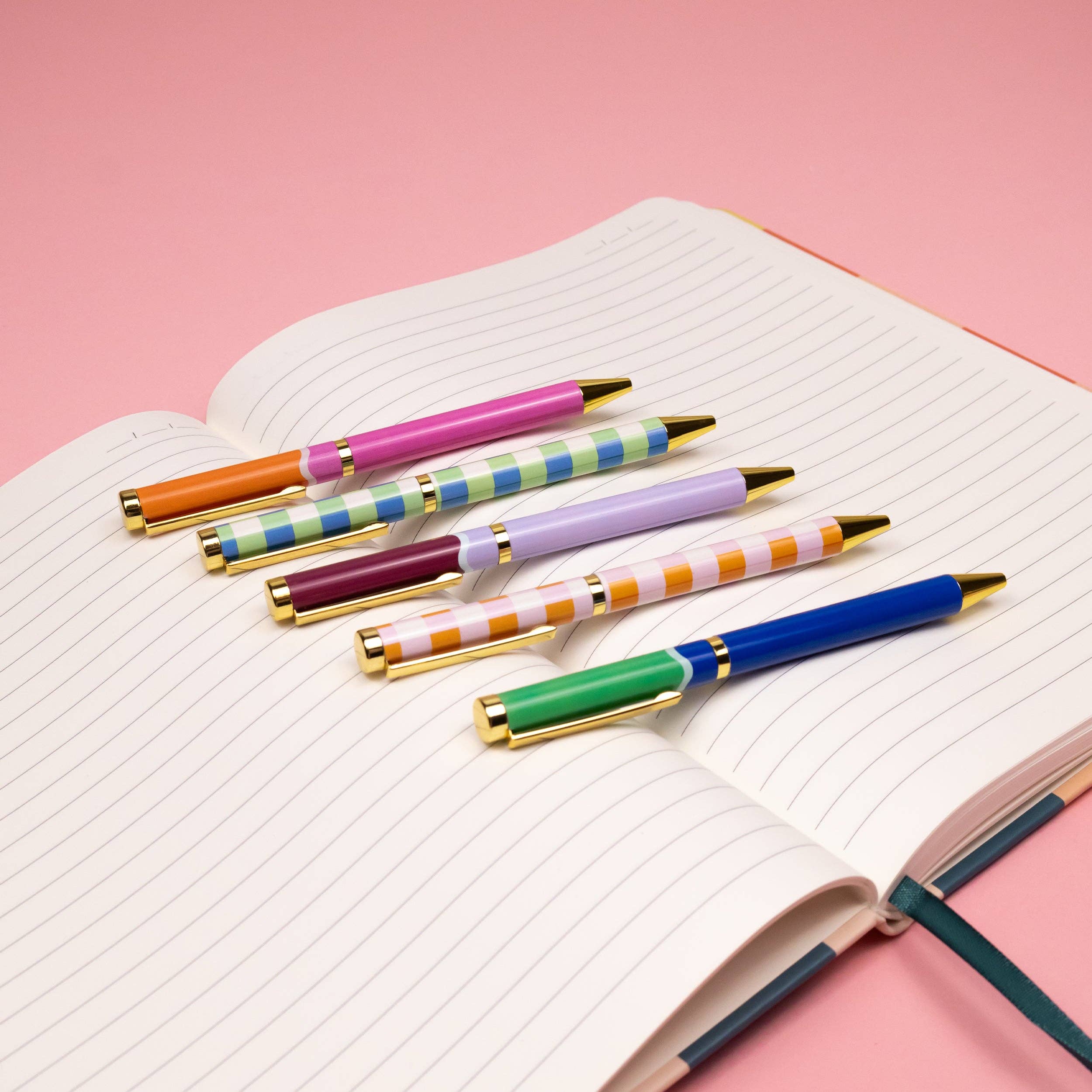 Ensemble de 5 stylos à bille designs variés Saje en boîte cadeau