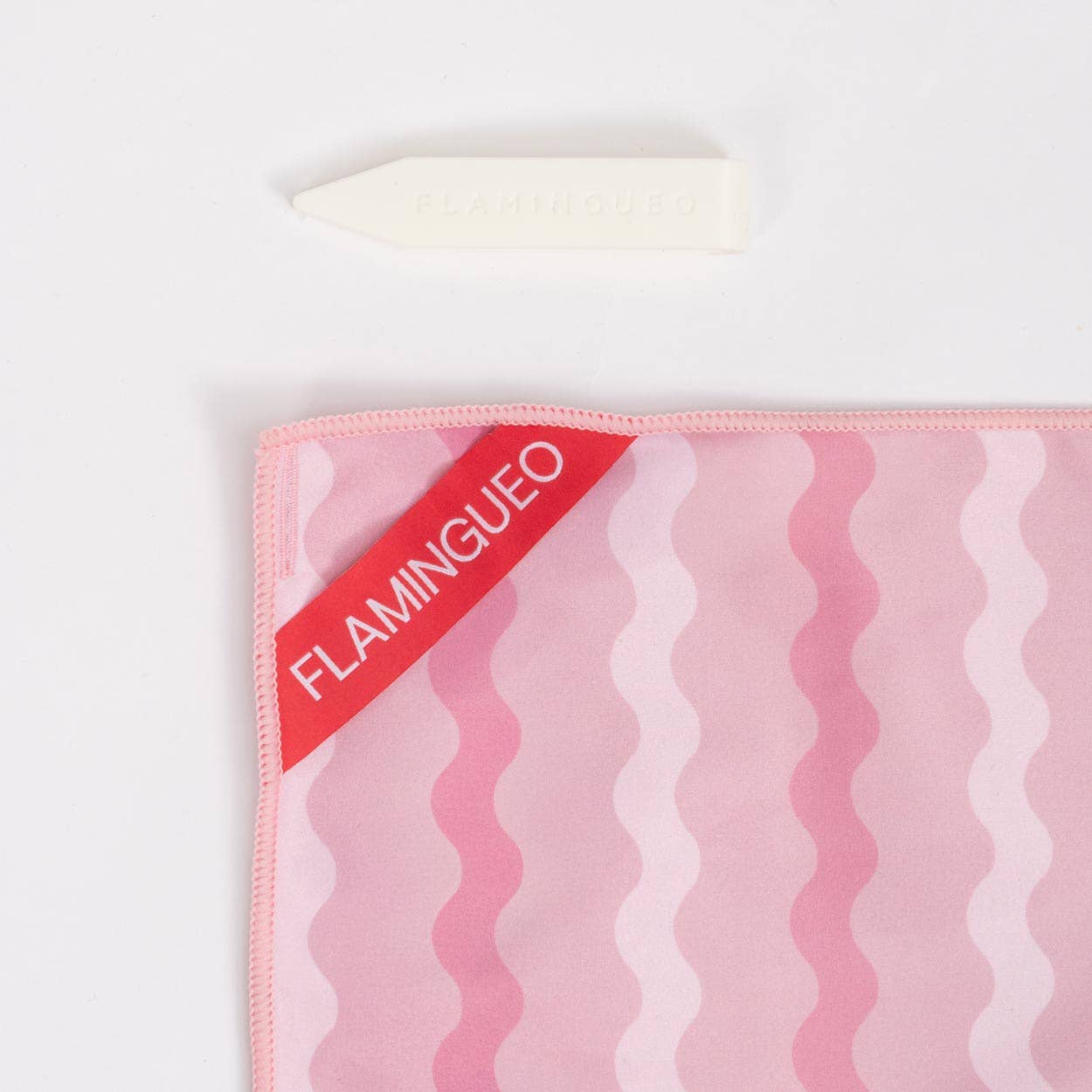 Serviette de plage rose en microfibre