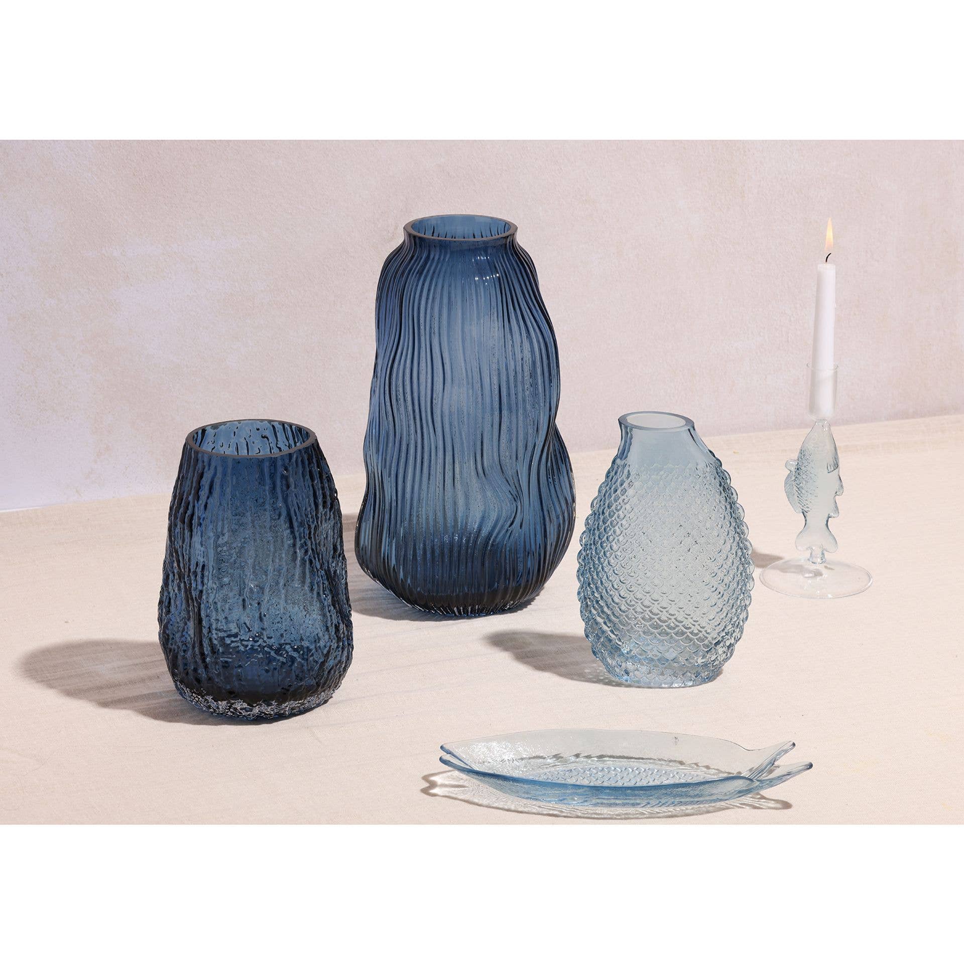 Vase en verre texturé à crêtes bleu Hestia