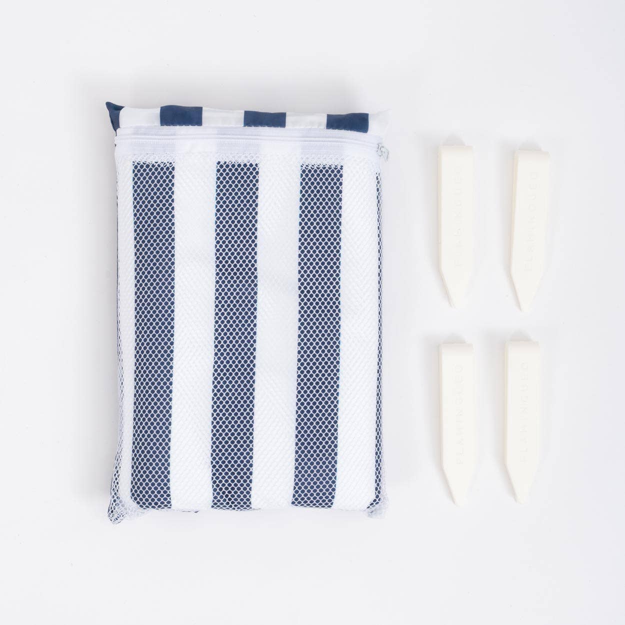 Serviette de plage bleue en microfibre